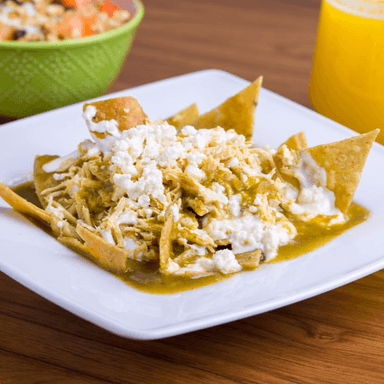 Chilaquiles Verdes con Guiso y Huevos a tu Gusto