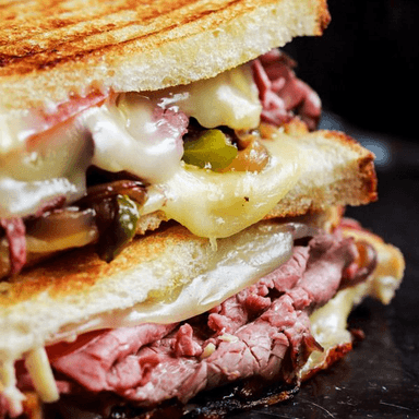 Panini Roast Beef y Papitas