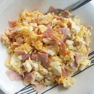 Huevos revueltos con jamon
