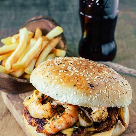Hamburguesa Camaron + Papas + Coca 400ml