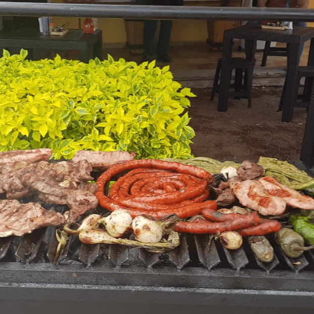 Gratis 04 refrescos + Parrillada Mixta Mediana