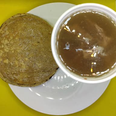 Jugo con Carne de Cabeza