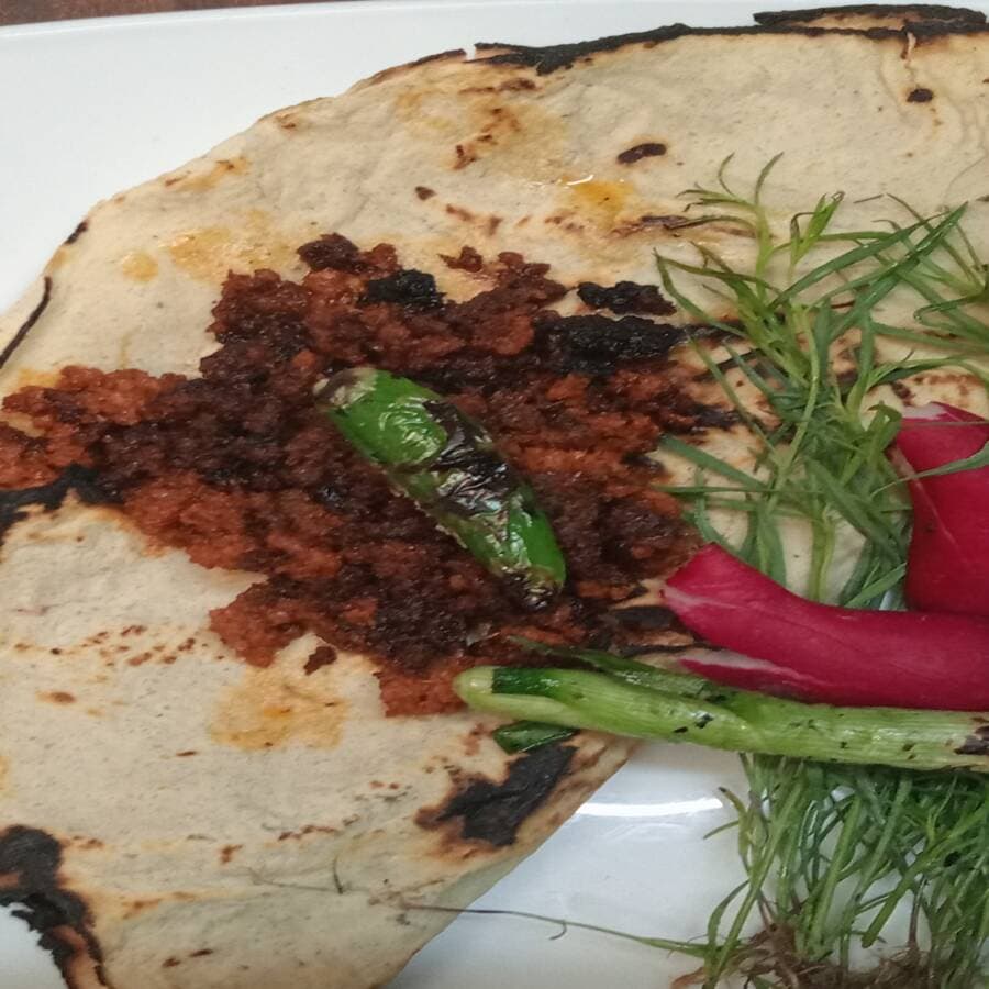 Tlayuda con Chorizo