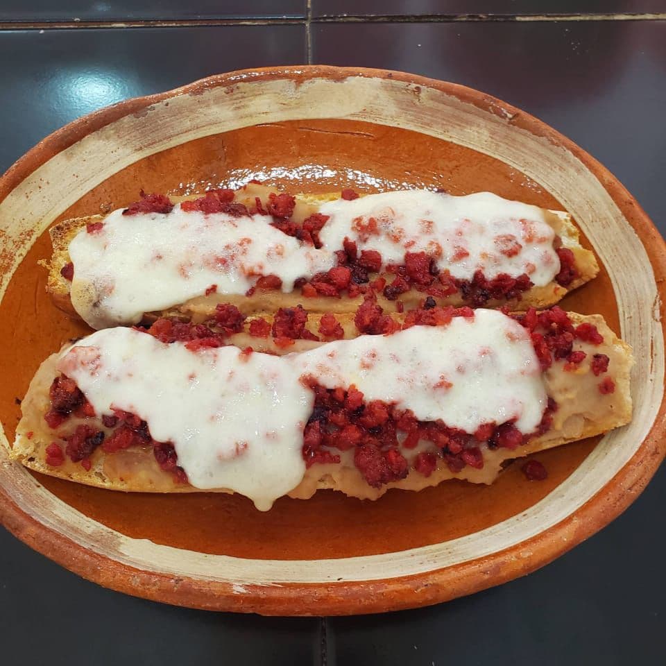 Molletes Salados