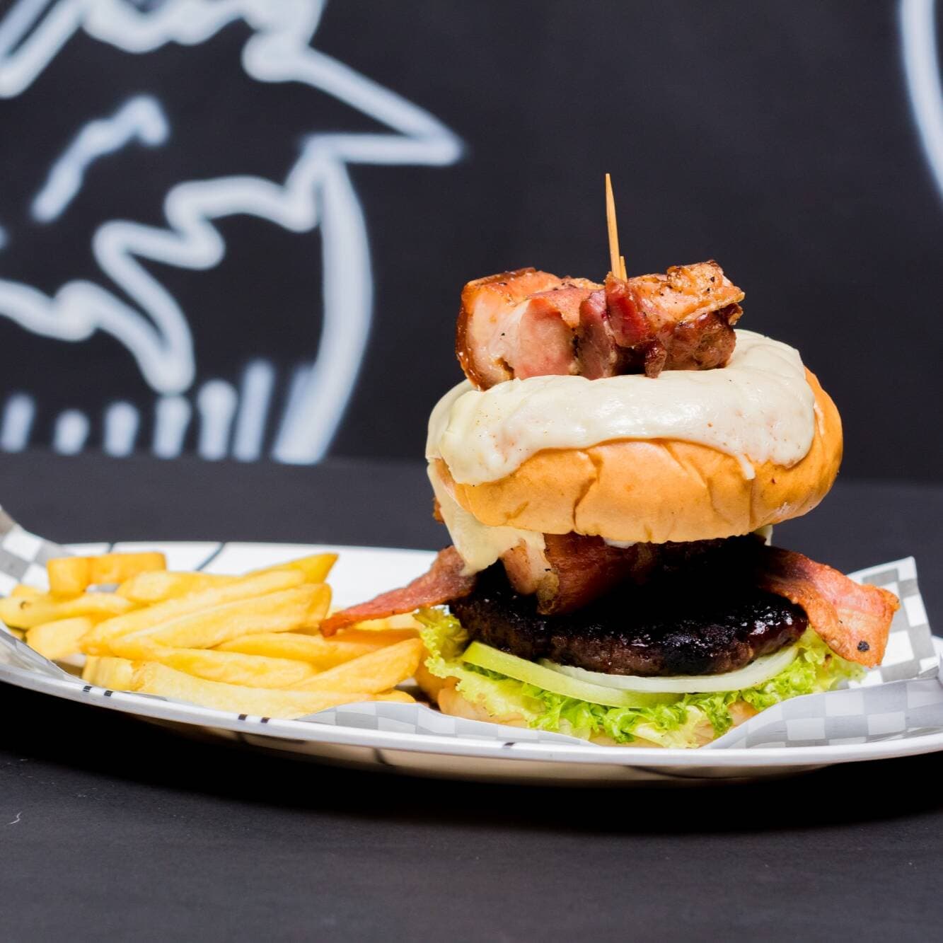 Hamburguesa de la Casa con Papas