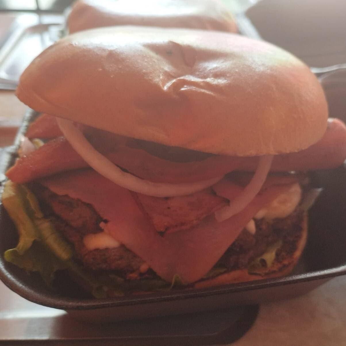 Combo Cubana Burger + Papás y Refresco