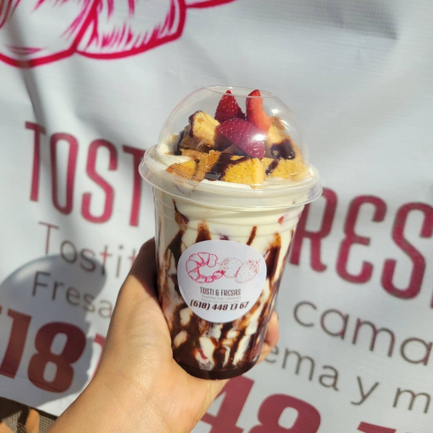 FRESAS CON CREMA Y PAY DE  QUESO 16 OZ