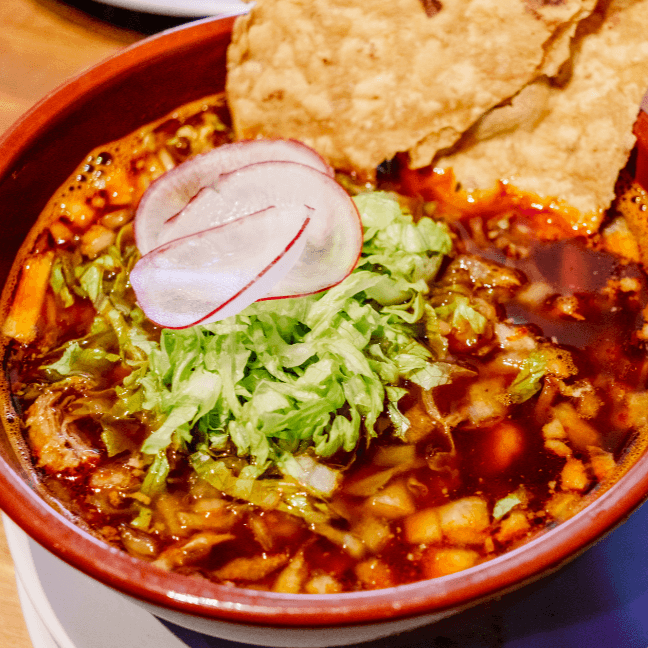 LITRO DE POZOLE DE PUERCO + TOTOPOS + BEBIDA
