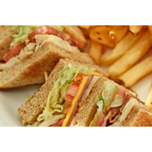 CLUB SANDWICH DE POLLO