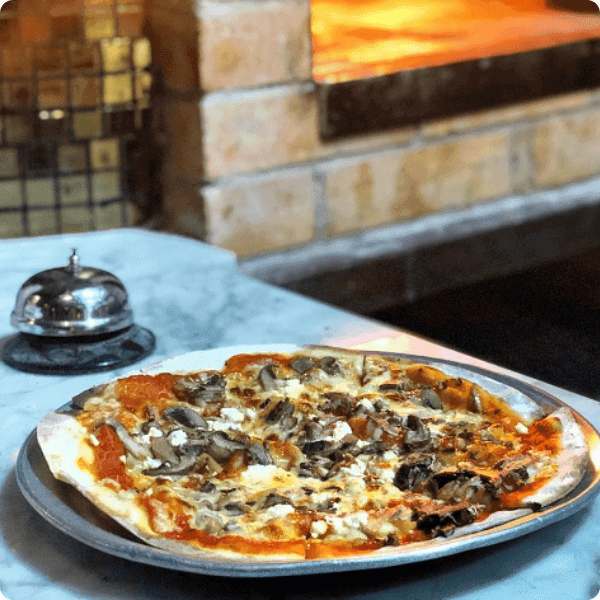 Pizza Pollo y Champiñones