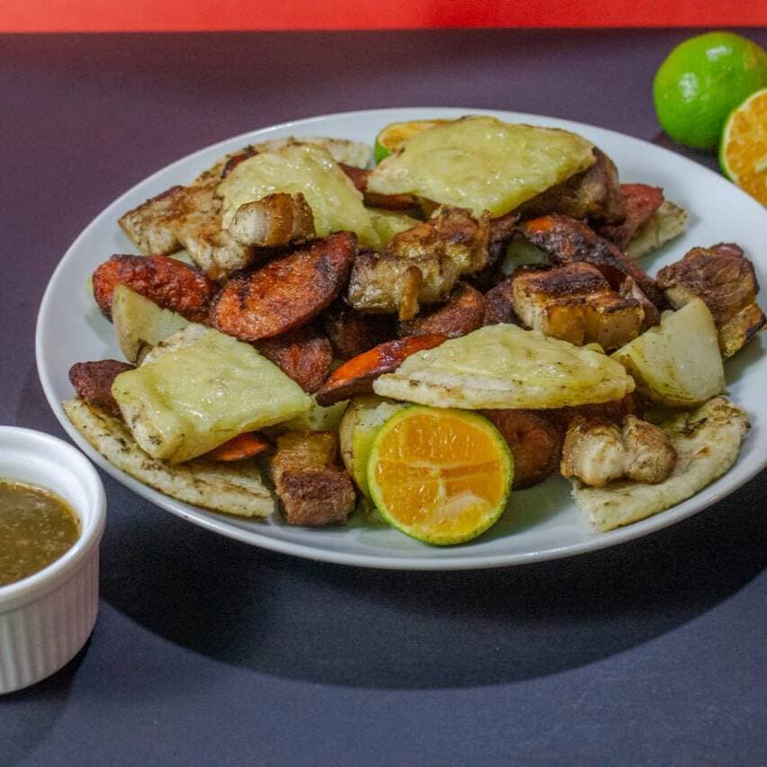 Picada Costilla + Chicharrón