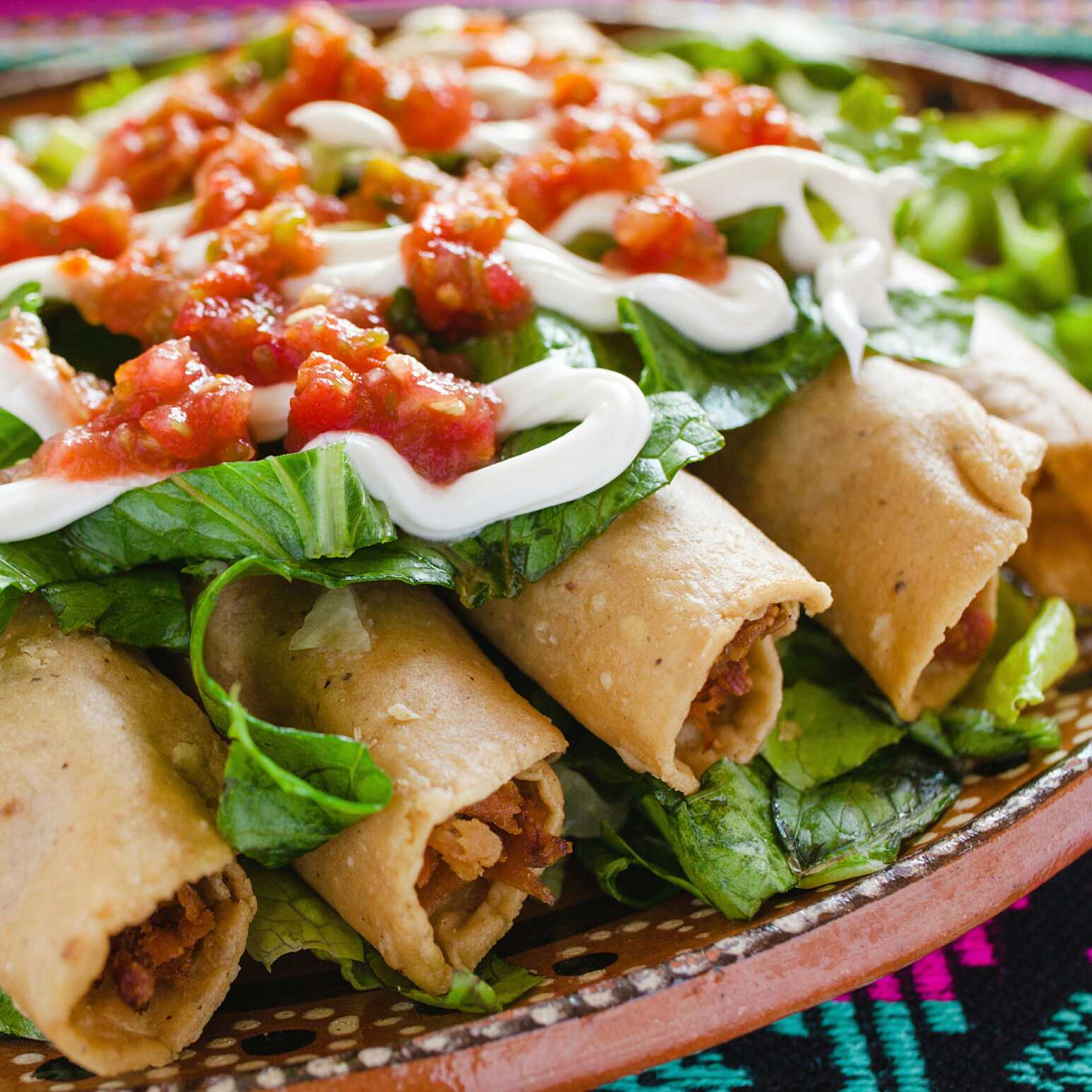 TACOS DORADOS DE CARNE DE RES