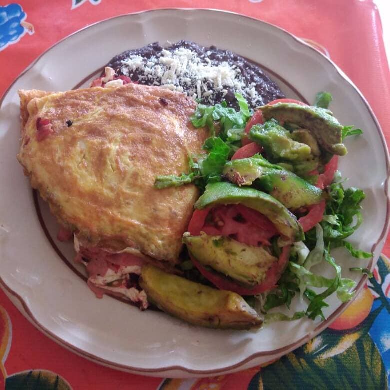 Omelet con ensalada