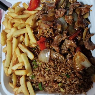 Arroz Cantonés con Carne de Res牛肉尖椒饭