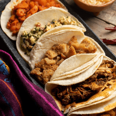 5 Tacos + Bebida