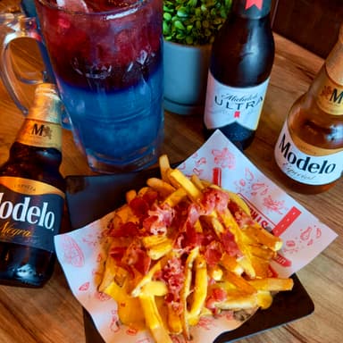 Papas con Queso y Tocino