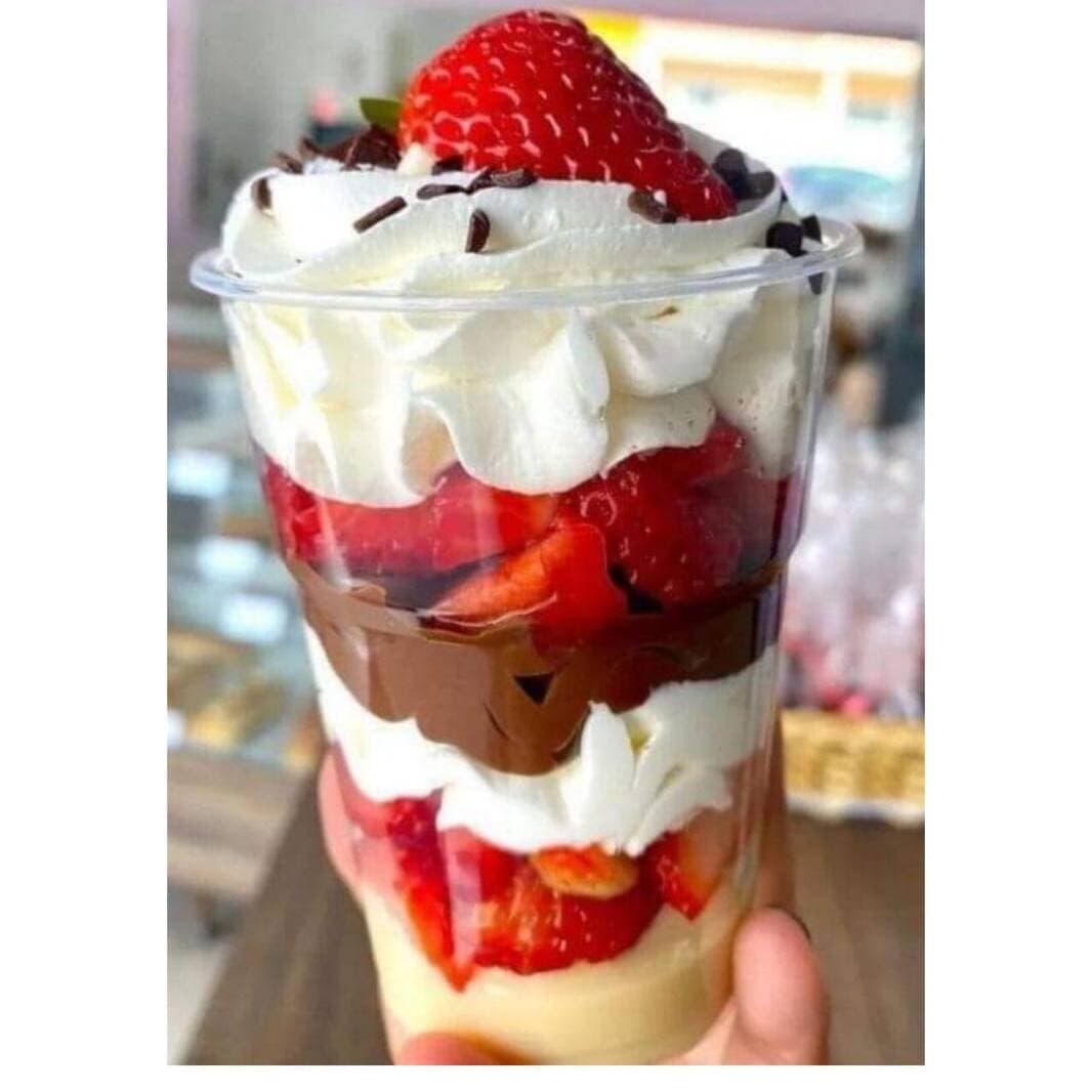 FRESAS CON CREMA Y CHOCOLATE