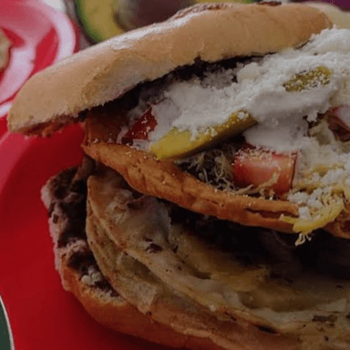 Guajolote a la Mexicana con Queso