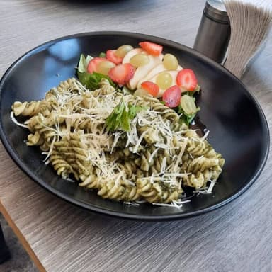 Pasta al Pesto con Ensaladita