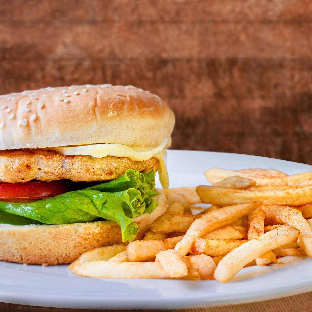 Hamburguesa de Pollo + papas + gaseosa 250ml