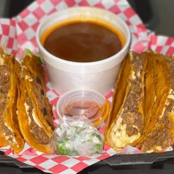 Consome y 2 Quesa Birrias Tortillas Dobles de Maiz