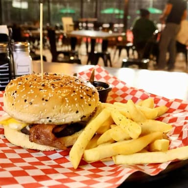 Hamburguesa Especial Sirloin con Papas