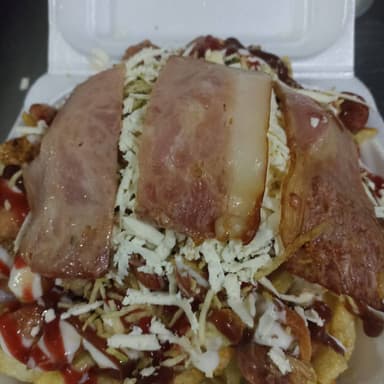 Salchipapa Especial Grande Tocineta