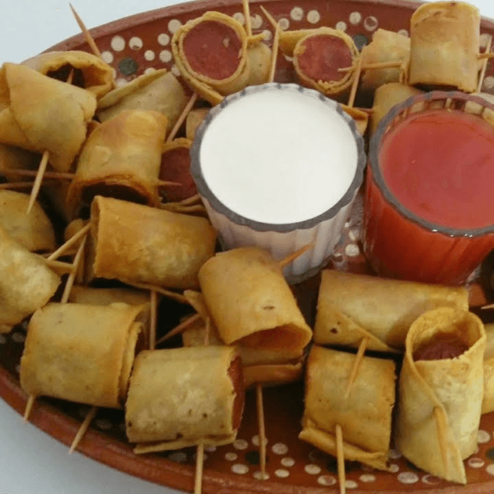 12 SALCHITACOS