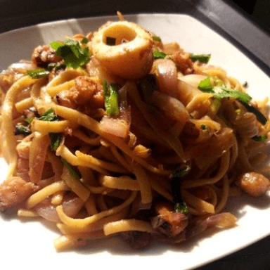 Menú : Saltado de Mariscos + Complemento