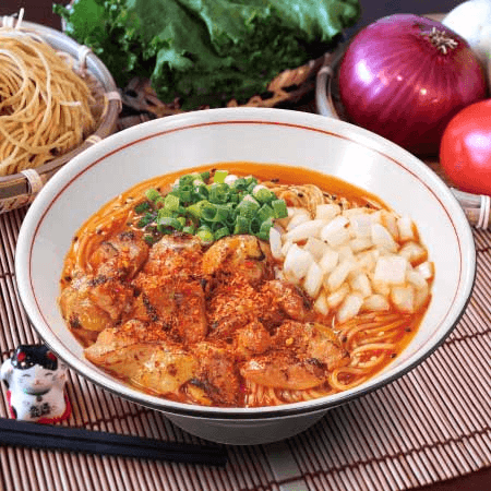 Ramen con Pollo y Chile de Árbol