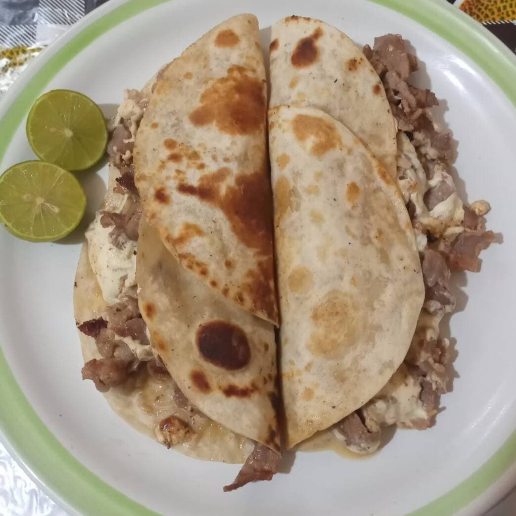 ORDEN DE 2 TACOS DE BISTEC DE PUERCO GRANDES.