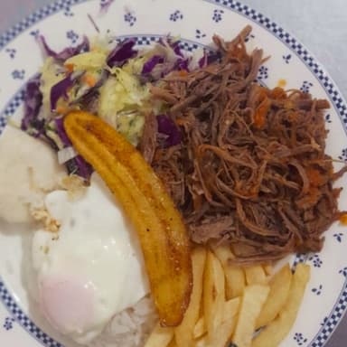 Almuerzo Desmechada