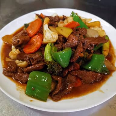 Carne de Res y Vegetales en Salsa de Ostiones