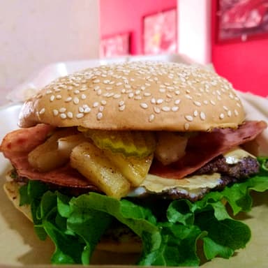 Hawaiian Burger con Papas a la Francesa