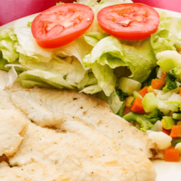 Pescado a la plancha con arroz y verduras al vapor