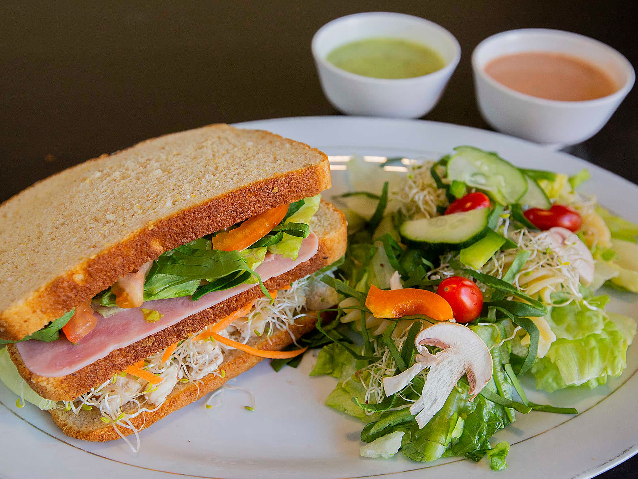 Combo Club Sándwich + Mini Ensalada
