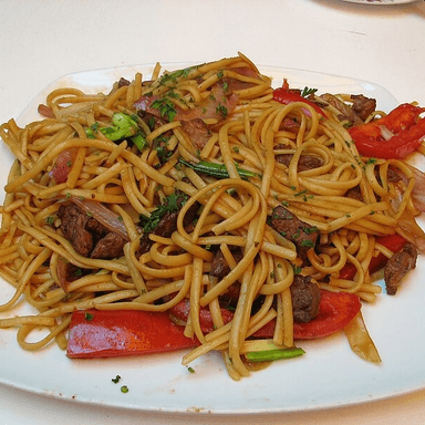 Tallarín Saltado Especial con Pollo, Carne