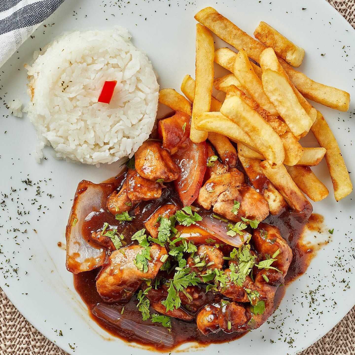 Pollo Saltado
