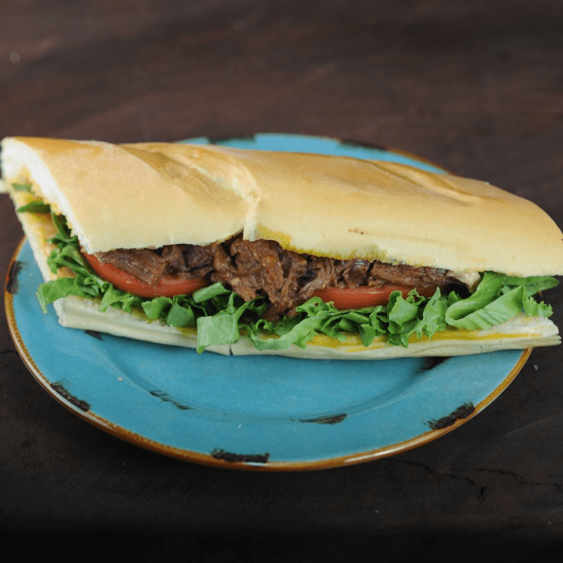 Sándwich de Res + Refresco Natural