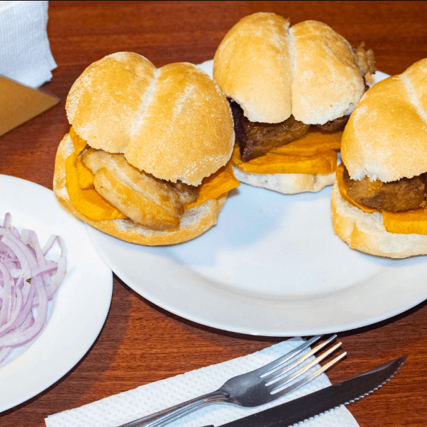 3 Sandwiches de Chicharrón Chicos