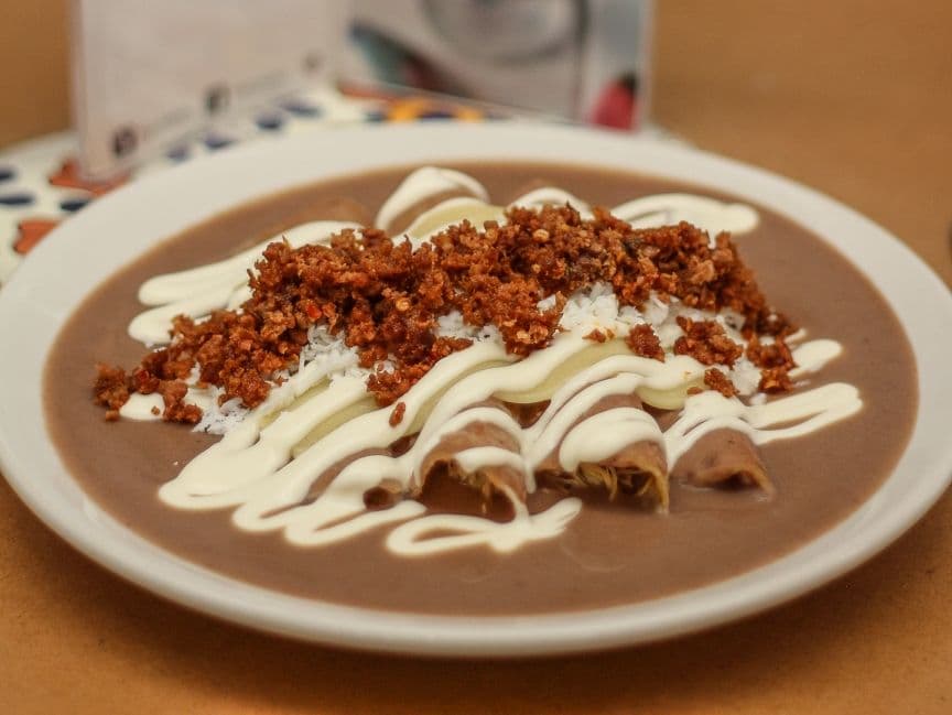 Enfrijoladas al Chipotle