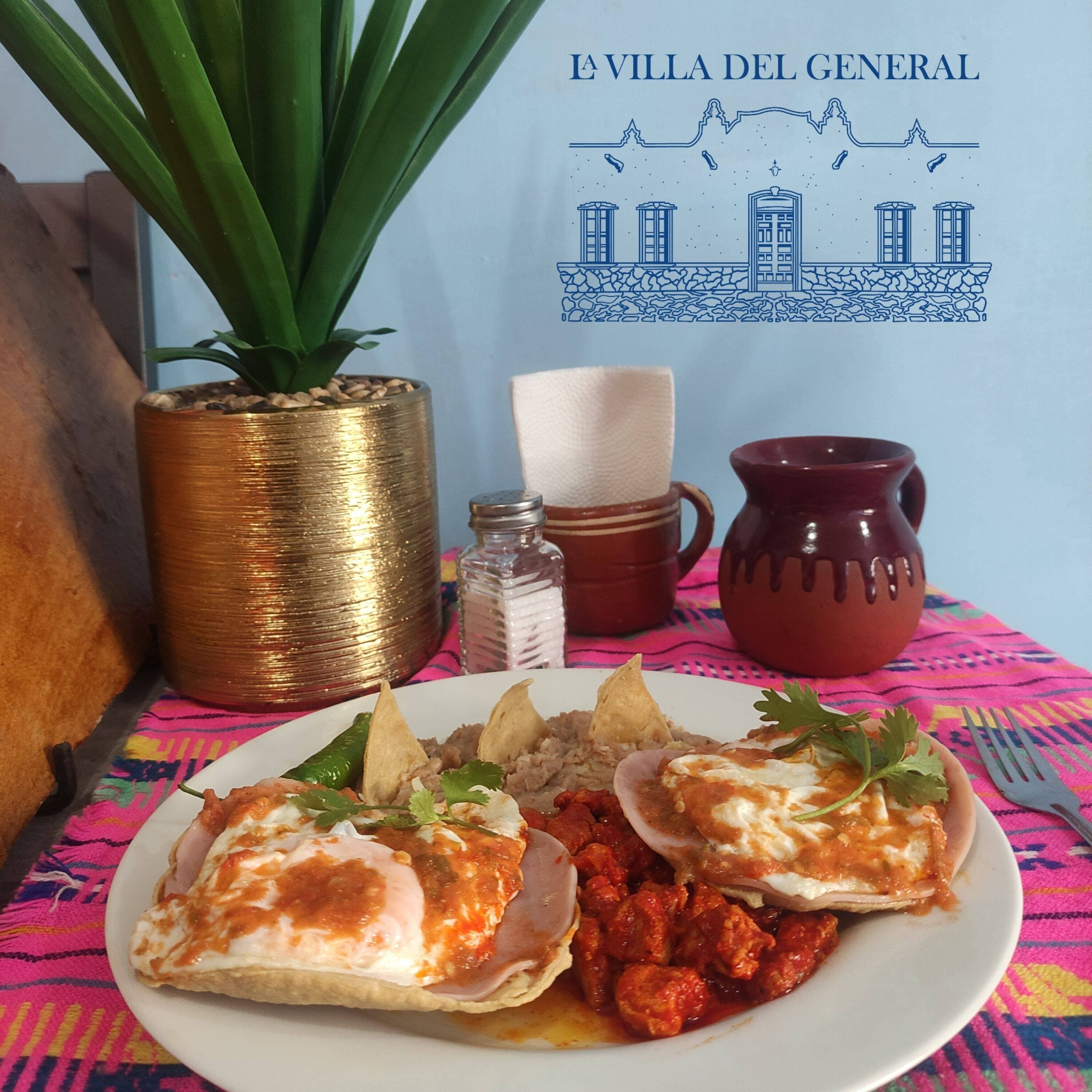 Huevos Montados Con Asadito de Rancho