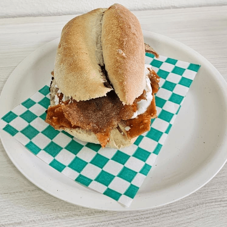TORTA DE CHILAQUIL ROJA