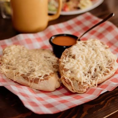 Mollete con Chicharrón