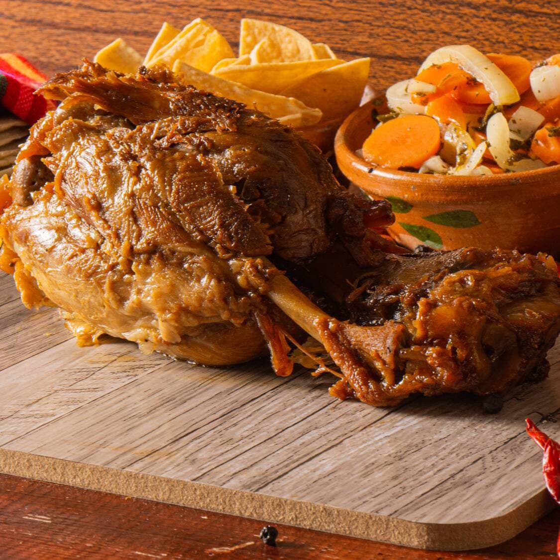 Chamorro De Cerdo + 2 Refrescos