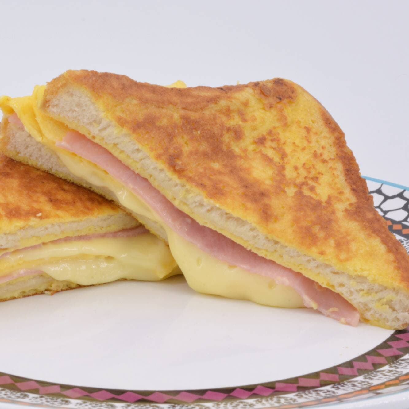 Sándwich con Huevo, Jamón y Queso