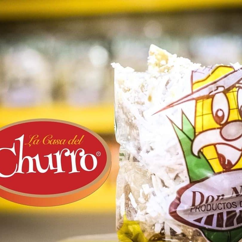Tostada con Queso Amarillo y blanco