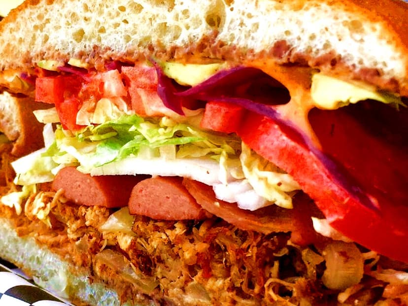 Lonches Bomba La 38