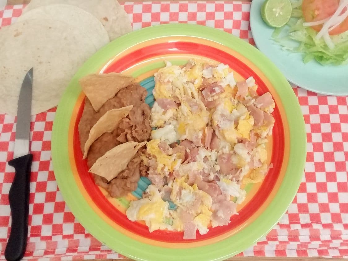 HUEVOS CON JAMON
