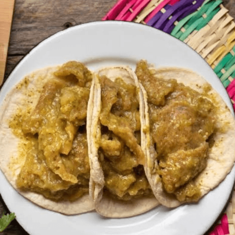 Taco Guisado/ Chicharrón en Salsa Verde